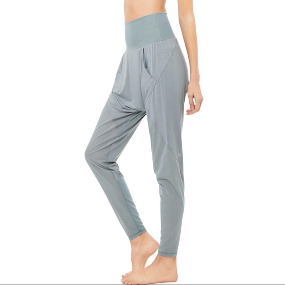 ALO Yoga Pants - ALO YOGA Axis Harim Pants